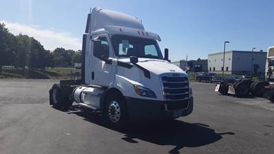 Freightliner Cascadia 126 Single Axle Day Cab Truck - Detroit