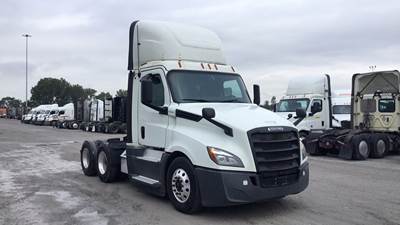 Freightliner Cascadia Day Cab Truck - Detroit, Automatic