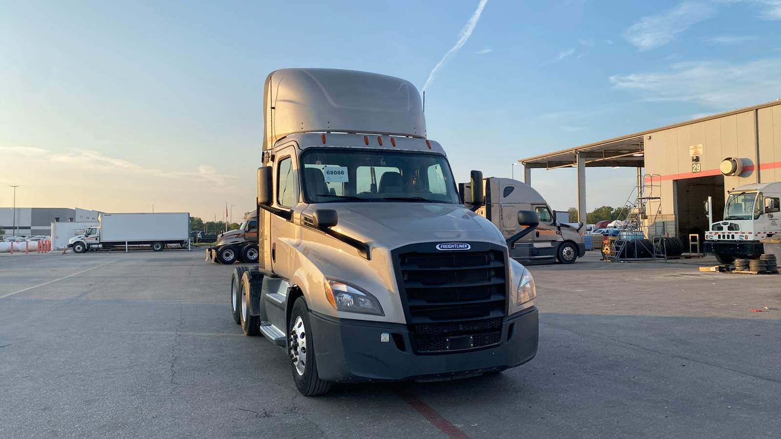 2019 Freightliner day cab semi-truck