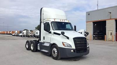 Freightliner Cascadia Day Cab Truck - Detroit, Automatic