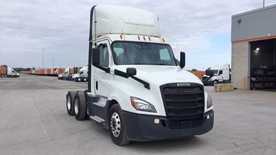 Freightliner Cascadia Day Cab Truck - Detroit, Automatic