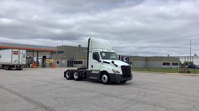 Freightliner Cascadia Day Cab Truck - Detroit, Automatic