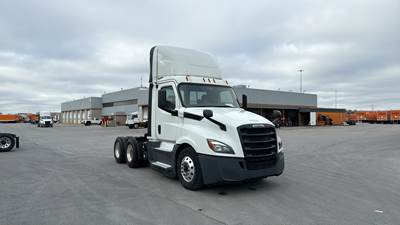 Freightliner Cascadia Day Cab Truck - Detroit, Automatic