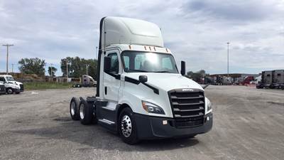 Freightliner Cascadia Day Cab Truck - Detroit, Automatic