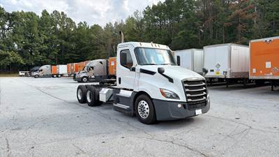 Freightliner Cascadia Day Cab Truck - Detroit, Automatic