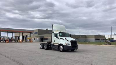 Freightliner Cascadia Day Cab Truck - Detroit, Automatic
