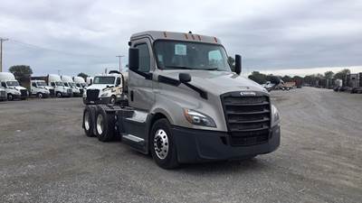 Freightliner Cascadia Day Cab Truck - Detroit, Automatic