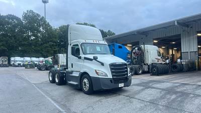 Freightliner Cascadia Day Cab Truck - Detroit, Automatic
