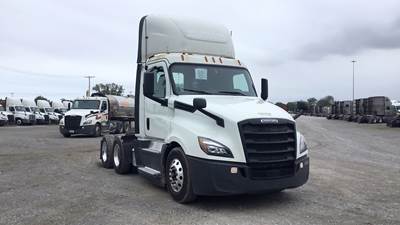 Freightliner Cascadia Day Cab Truck - Detroit, Automatic