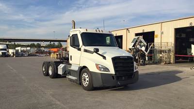 Freightliner Cascadia Day Cab Truck - Detroit, Automatic