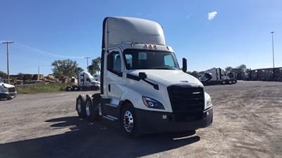 Freightliner Cascadia Day Cab Truck - Detroit, Automatic