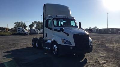 Freightliner Cascadia Day Cab Truck - Detroit, Automatic