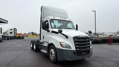 Freightliner Cascadia Day Cab Truck - Detroit, Automatic