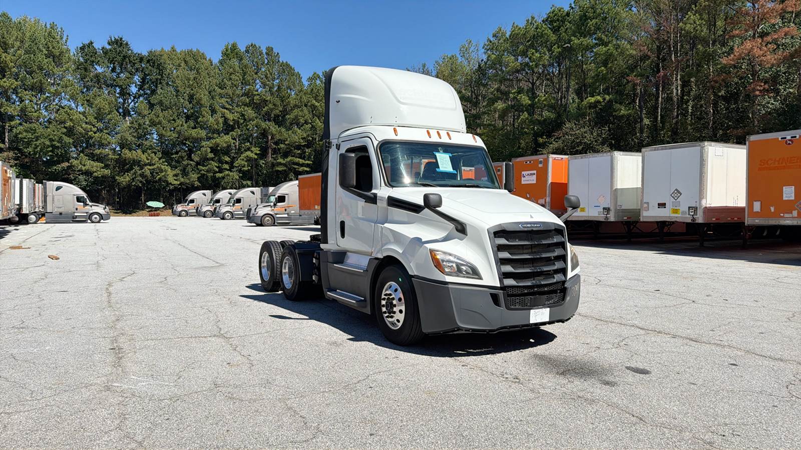 2020 Freightliner day cab semi-truck