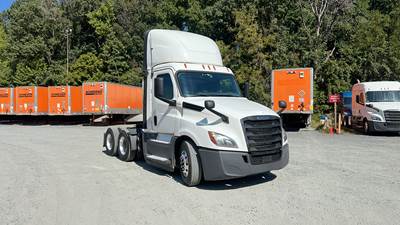 Freightliner Cascadia 126 Day Cab Truck - Detroit, Automatic