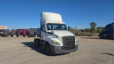 Freightliner Cascadia 126 Day Cab Truck - Detroit, Automatic