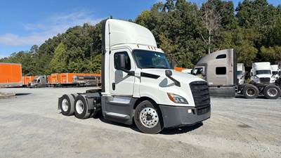 Freightliner Cascadia Day Cab Truck - Detroit, Automatic