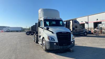 Freightliner Cascadia Day Cab Truck - Detroit, Automatic