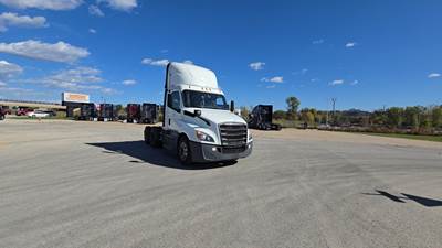 Freightliner Cascadia Day Cab Truck - Detroit, Automatic