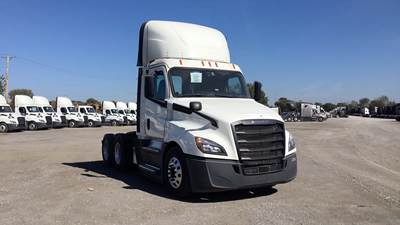 Freightliner Cascadia Day Cab Truck - Detroit, Automatic