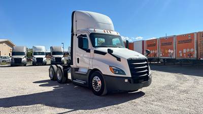 Freightliner Cascadia Day Cab Truck - Detroit, Automatic