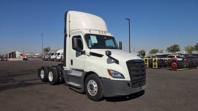 Freightliner Cascadia Day Cab Truck - Detroit, Automatic