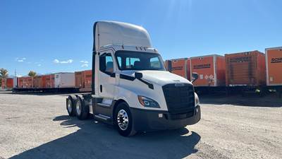 Freightliner Cascadia Day Cab Truck - Detroit, Automatic