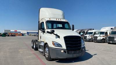 Freightliner Cascadia 126 Day Cab Truck - Detroit, Automatic