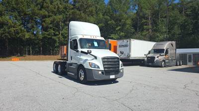 Freightliner Cascadia Day Cab Truck - Detroit, Automatic
