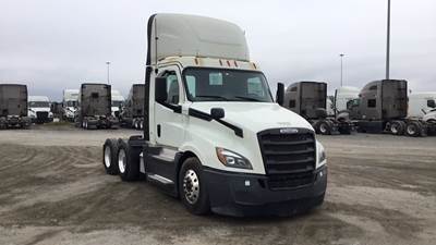 Freightliner Cascadia Day Cab Truck - Detroit, Automatic