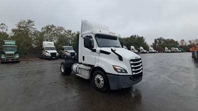 Freightliner Cascadia Single Axle Day Cab Truck - Detroit, Automatic