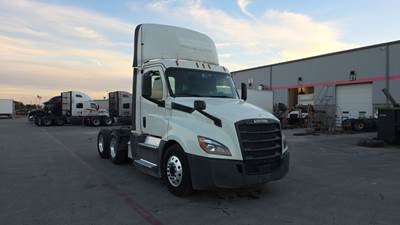 Freightliner Cascadia Day Cab Truck - Detroit, Automatic