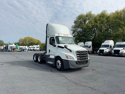Freightliner Cascadia Day Cab Truck - Detroit, Automatic