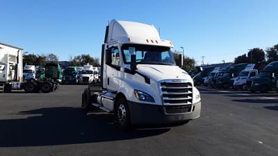 Freightliner Cascadia Single Axle Day Cab Truck - Detroit, Automatic