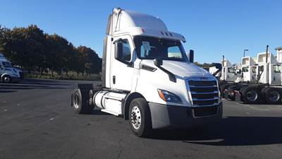 Freightliner Cascadia Single Axle Day Cab Truck - Detroit, Automatic