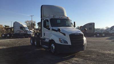 Freightliner Cascadia Day Cab Truck - Detroit, Automatic