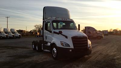 Freightliner Cascadia Day Cab Truck - Detroit, Automatic