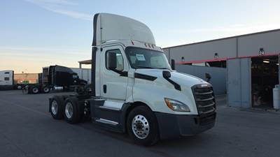 Freightliner Cascadia Day Cab Truck - Detroit, Automatic