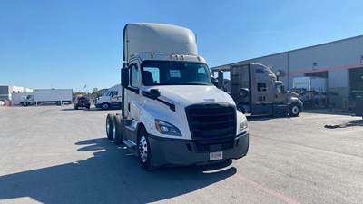 Freightliner Cascadia Day Cab Truck - Detroit, Automatic