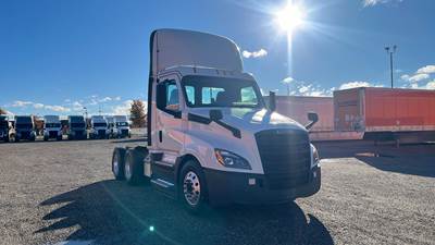 Freightliner Cascadia Day Cab Truck - Detroit, Automatic