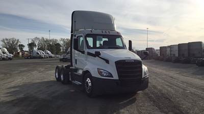 Freightliner Cascadia Day Cab Truck - Detroit, Automatic