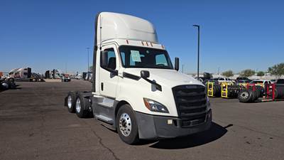 Freightliner Cascadia Day Cab Truck - Detroit, Automatic