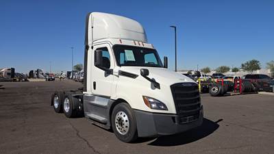 Freightliner Cascadia Day Cab Truck - Detroit, Automatic