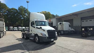 Freightliner Cascadia Day Cab Truck - Detroit, Automatic