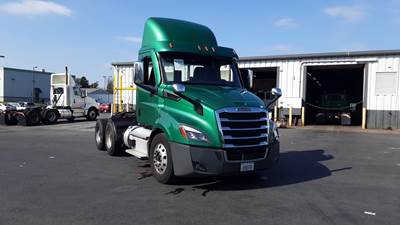 Freightliner Cascadia Day Cab Truck - Detroit, Automatic