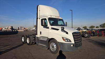 Freightliner Cascadia Day Cab Truck - Detroit, Automatic
