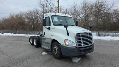 Freightliner Cascadia Day Cab Truck - Detroit, Automatic