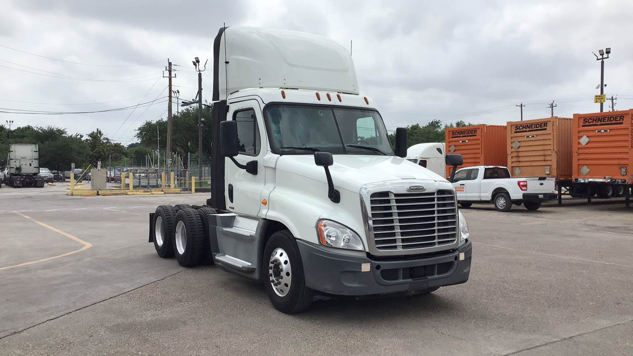 2018 Freightliner day cab semi-truck