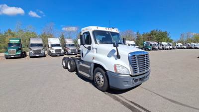 Freightliner Cascadia Day Cab Truck - Detroit, Automatic