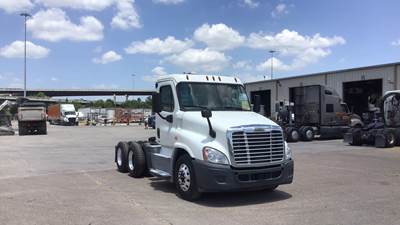 Freightliner Cascadia Day Cab Truck - Detroit, Automatic